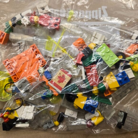 8 pounds Lego lots of vintage 1970's to some modern in locking Case - Picture 8 of 11